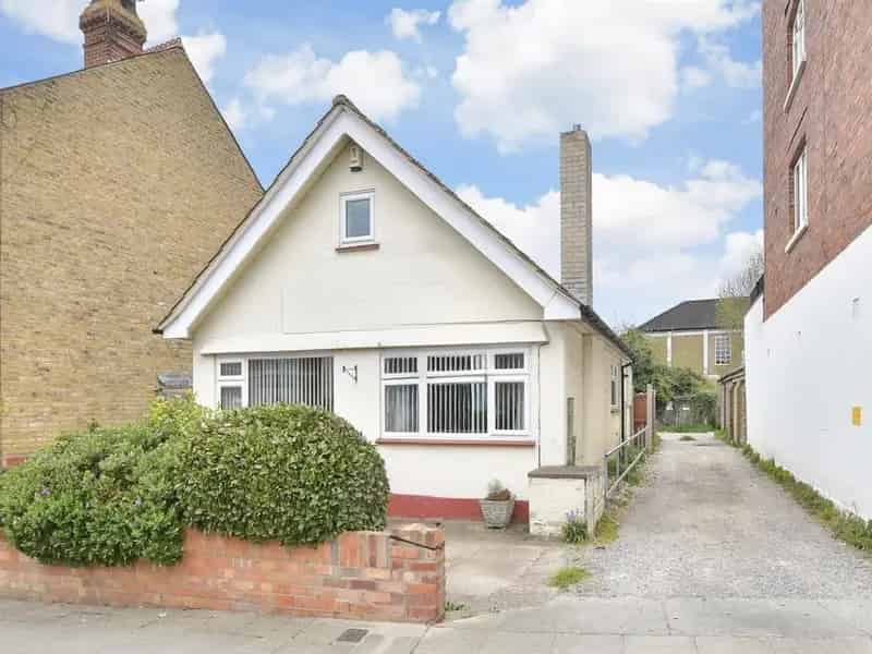2 Bedroom Detached Bungalow for Sale in Whitstable