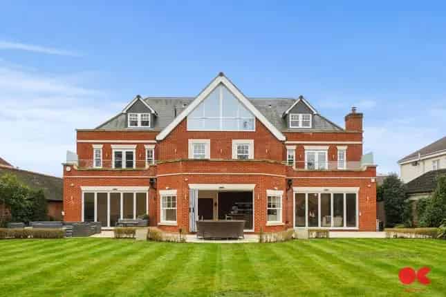 6 Bed 6 Bath Detached House Emerson Park Over 5500 sq ft