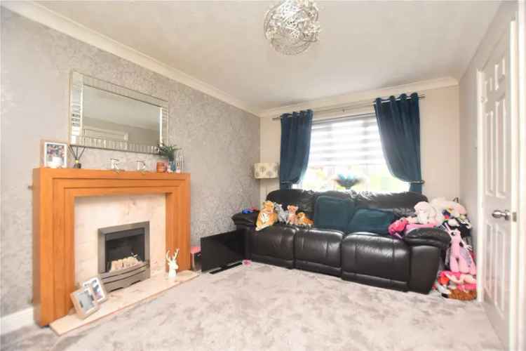 House For Sale in Leeds, England