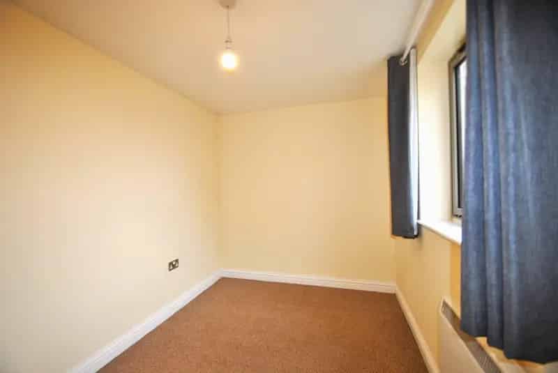 2 bed flat for sale