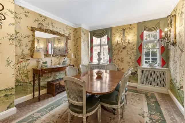 Terraced House for Sale in Chelsea SW3