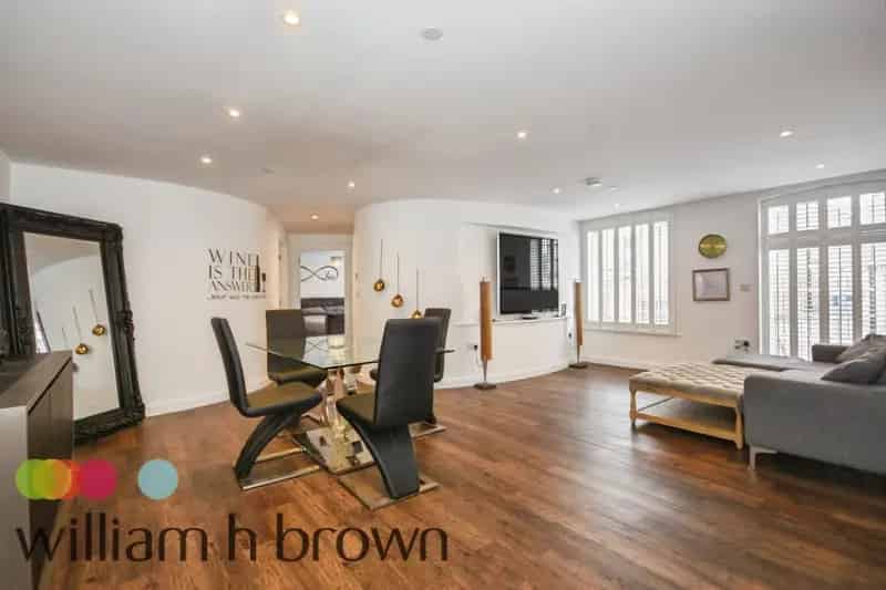 Luxury Chelmsford Apartment  915 Sqft 2 Beds 2 Baths Allocated Parking
