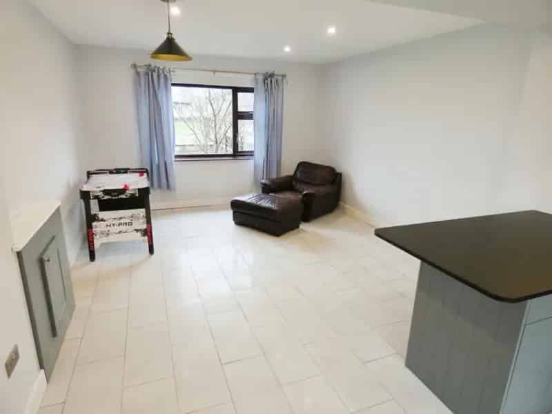 3 Bedroom Detached House To Let