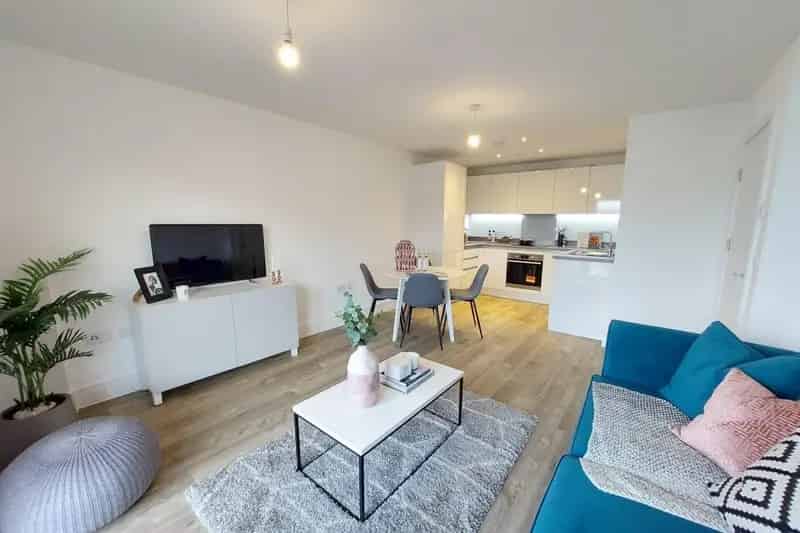 One Bedroom Apartment Meridian Waterside Available July 2025