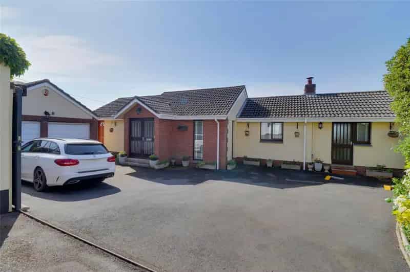4 Bedroom Detached House with Annexe Stunning Views