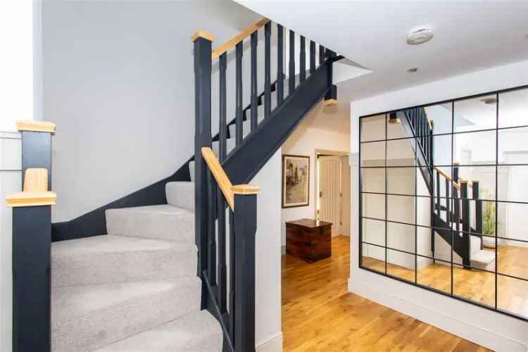 4 Bedroom Detached House to Rent