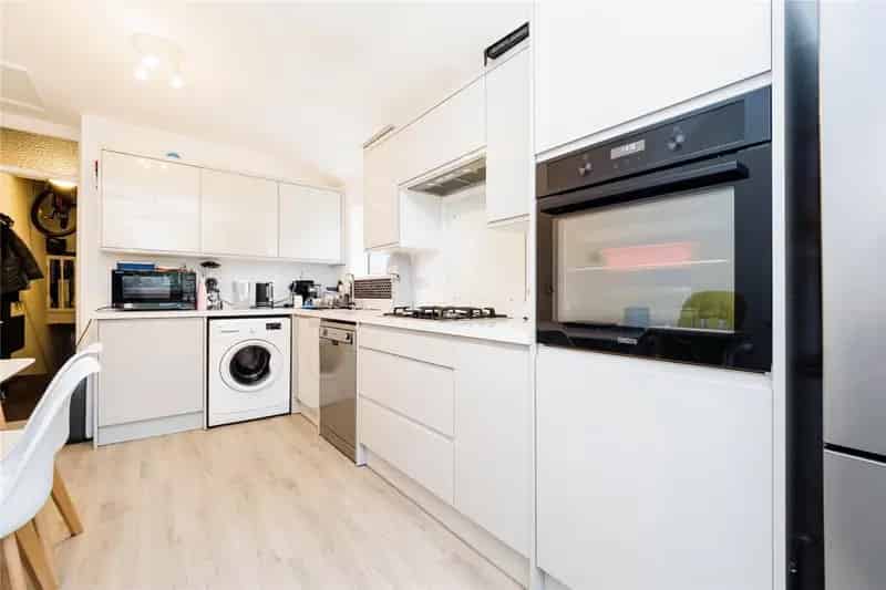 Victorian Conversion Flat near Stratford Station - Two Bedrooms