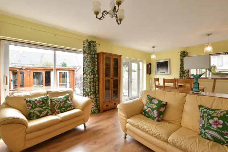 4 Bedroom Detached House Near Laindon Station