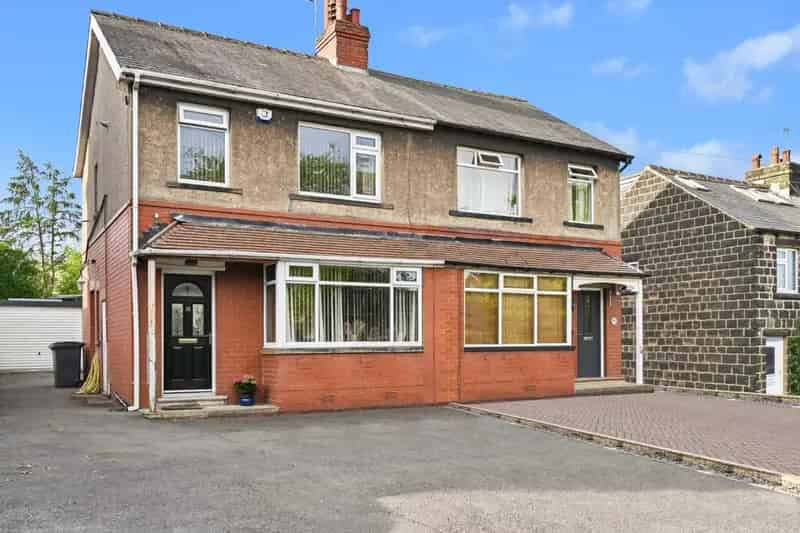 3 Bedroom 1930s Semi-Detached House For Sale