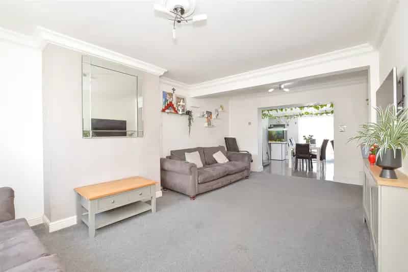 4 Bedroom Semi-Detached House For Sale Near Southfields Park