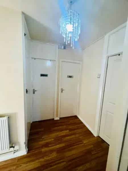 2 Double Bed Ground Floor Flat  Newly Refurbished Huge Garden Parking Pets Allowed