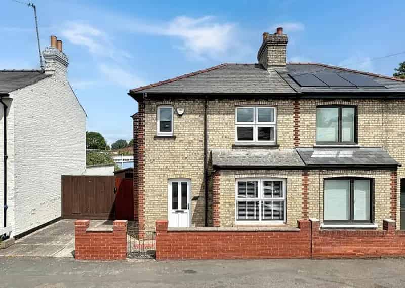 2 Bedroom Semi-Detached House for Sale in Cambridge