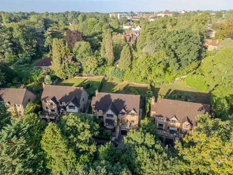 Detached House for sale with 5 bedrooms, Rouse Court, Lower Road
