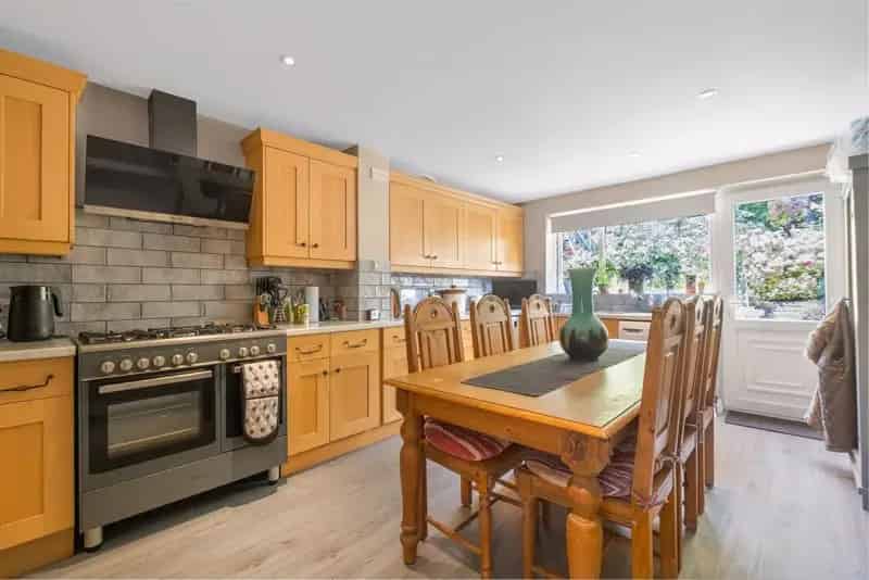 3 Bedroom Detached House to Rent