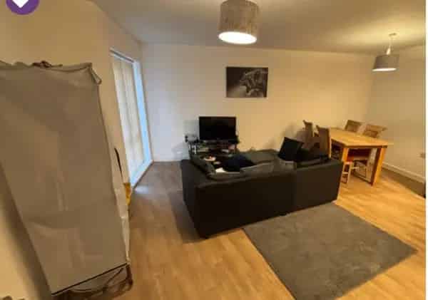 Modern Property with Spacious Bedroom and Large Lounge