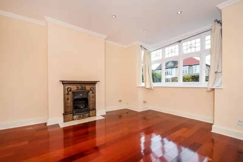 Four Bedroom House to Rent Large Garden Modern Kitchen