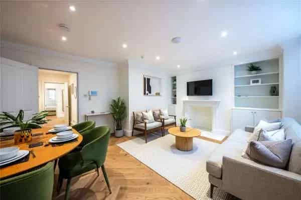 782 sq ft Apartment with West Facing Patio Garden