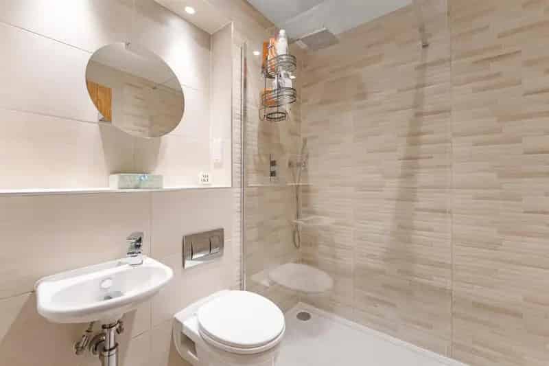 2 Bed Top Floor Apartment for Sale in Weston Bayside