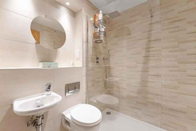 2 Bed Top Floor Apartment for Sale in Weston Bayside