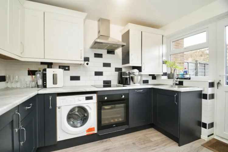 3 Bedroom Mid-Terraced House Near New Park Primary School