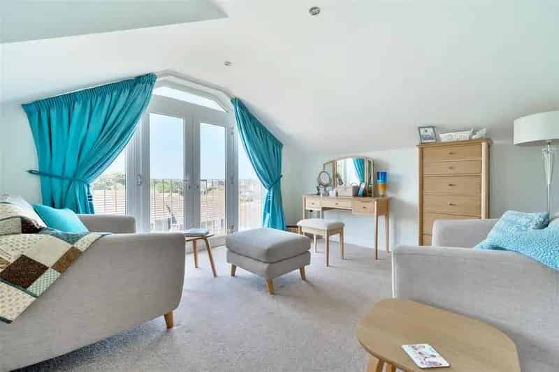 5 Bedroom Detached House Near Porth Beach