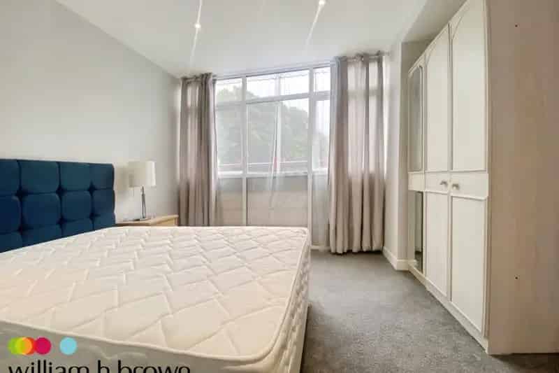 Two Bedroom Furnished Apartment near Brentwood Station