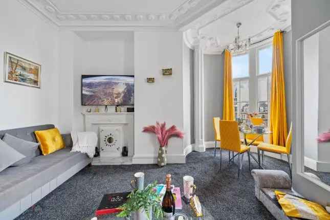 Flat to rent in Oxford Street, London W1C