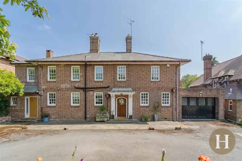 5 Bedroom Detached House for Rent