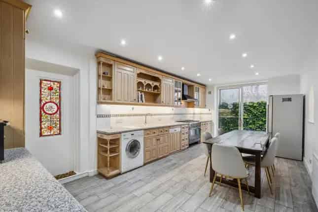 2-Bedroom Flat for Sale Westbourne Terrace London W2