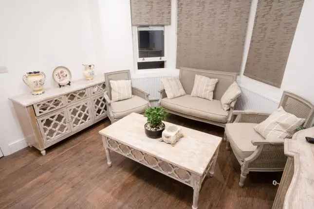 Flat to rent in Avonmore Road, London W14