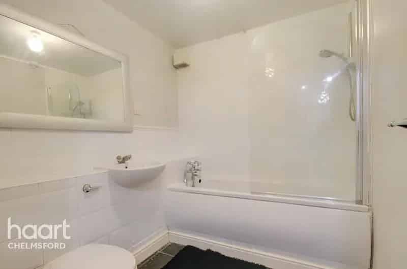 2 Bedroom Flat for Sale - No Sale No Fee