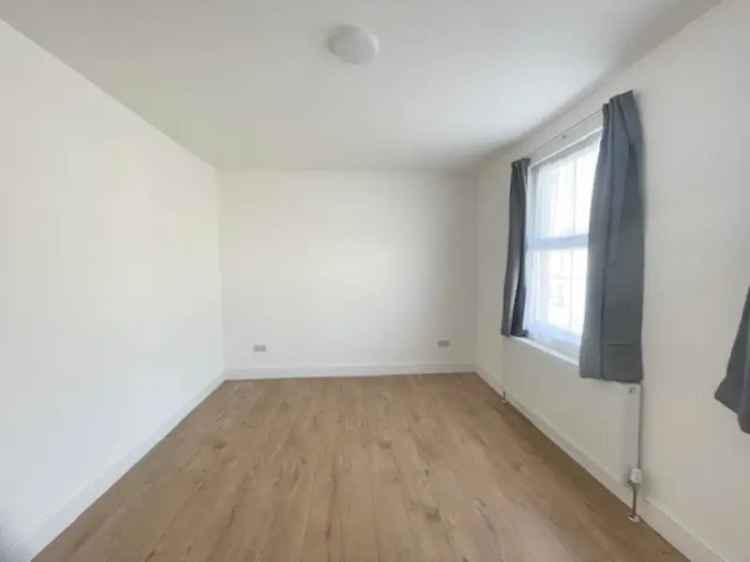 4 Bedroom Semi-Detached House to Rent in Forest Gate
