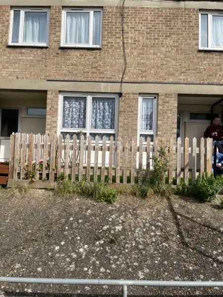 2 Bedroom Maisonette with Private Garden - Council Property Swap