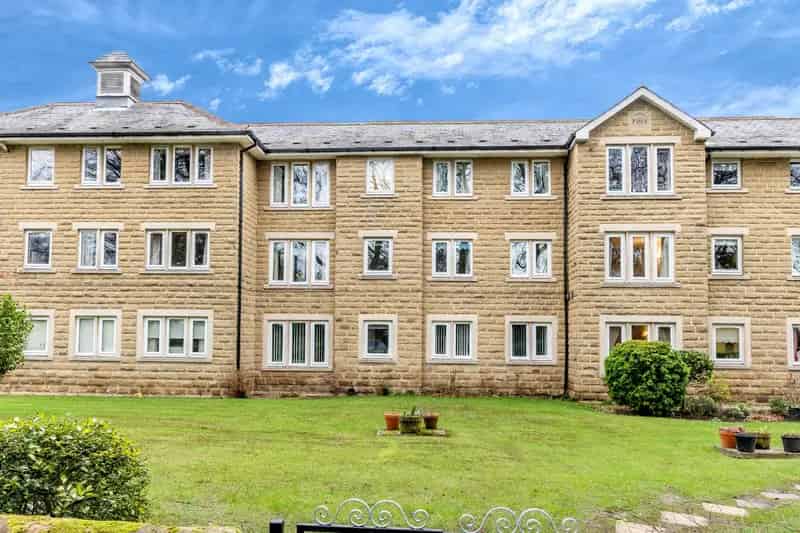 2-Bed Retirement Apartment with Parking