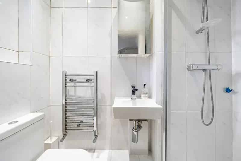 Bright 2-Bedroom Flat for Sale - Chain Free
