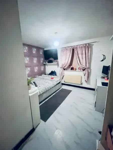 1 Bedroom Bungalow Wellingborough Natural Light Garden Storage Wet Room