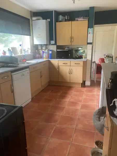 Large 3 Bed House with Big Garden and Parking for 5 Cars