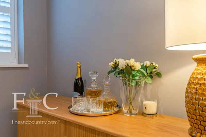 6 Bedroom Detached House Woodlands Drive Hoddesdon