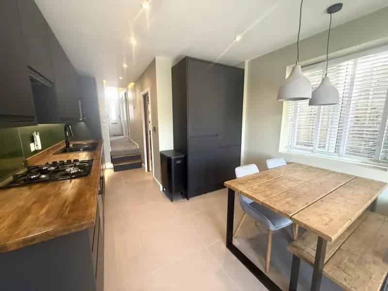 2 Bedroom Garden Flat Brighton Available Now