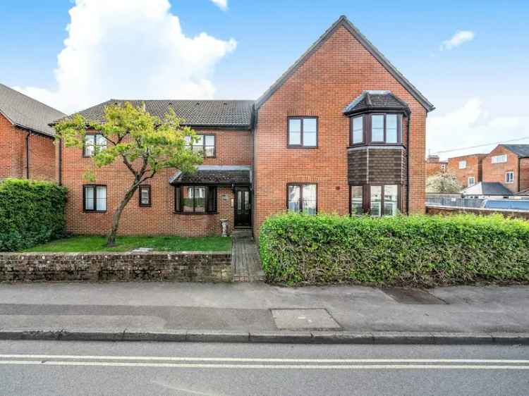Spacious Canal-Side Apartment Near Town Centre Allocated Parking