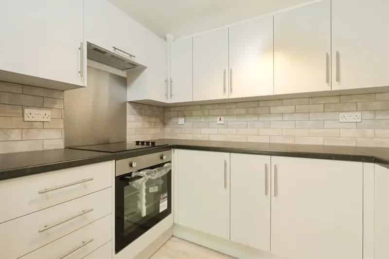 2 Bedroom Semi-Detached House with Garage and Garden