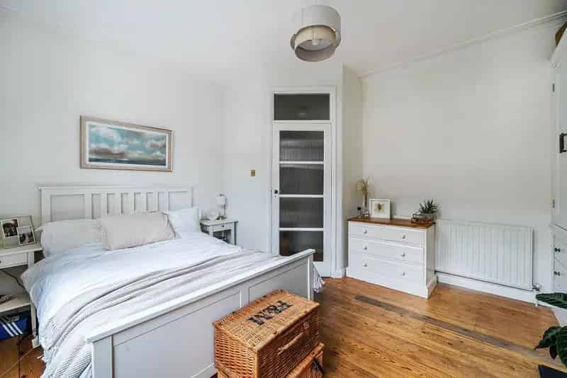Two Bedroom Ground Floor Flat near Tooting Broadway