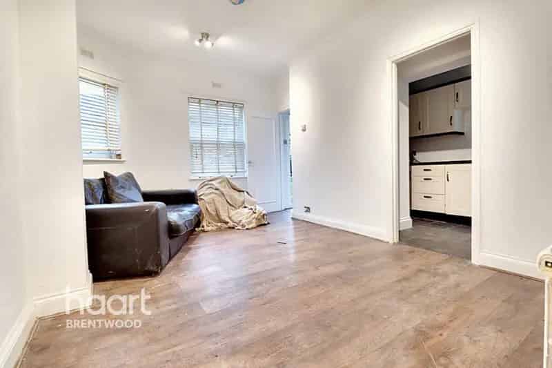 1 Bedroom Flat for Sale near Brentwood Station