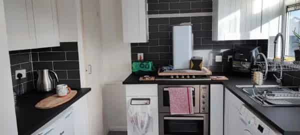 2 Double Bedroom House 2 Driveways Wet Room