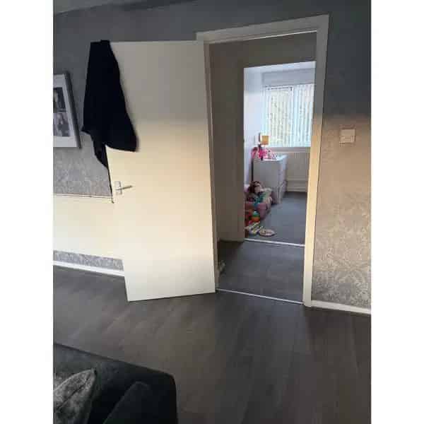 2 Bed Flat Near Schools Shops Parking Balcony
