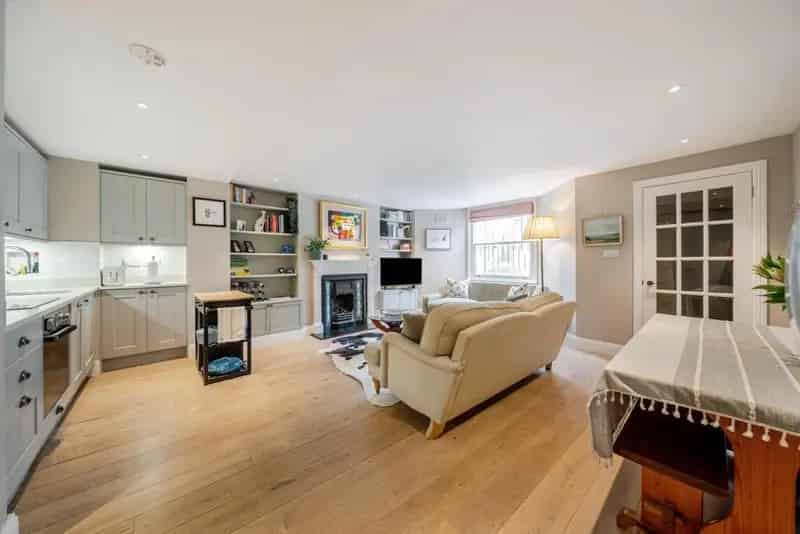 Two Bedroom Garden Flat Open Plan Reception Large Garden No Onward Chain