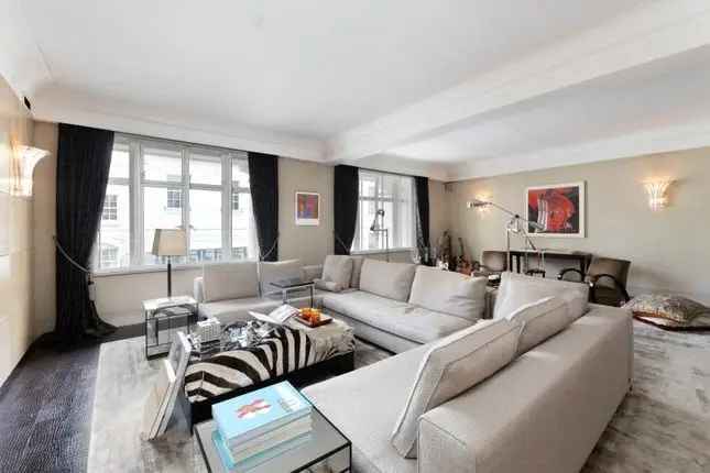 Flat for sale in George Street, London W1H