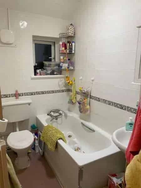 2 Double Bedroom Maisonette Near Gatwick