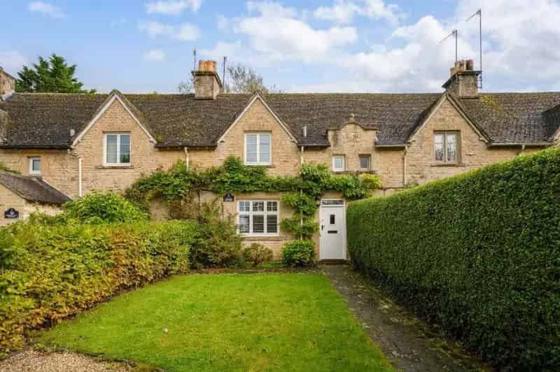 3 Bedroom Cotswold Cottage For Sale