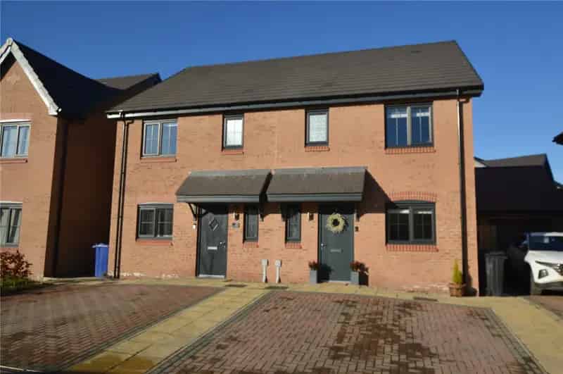 3 Bedroom Semi-Detached House in Church Fenton